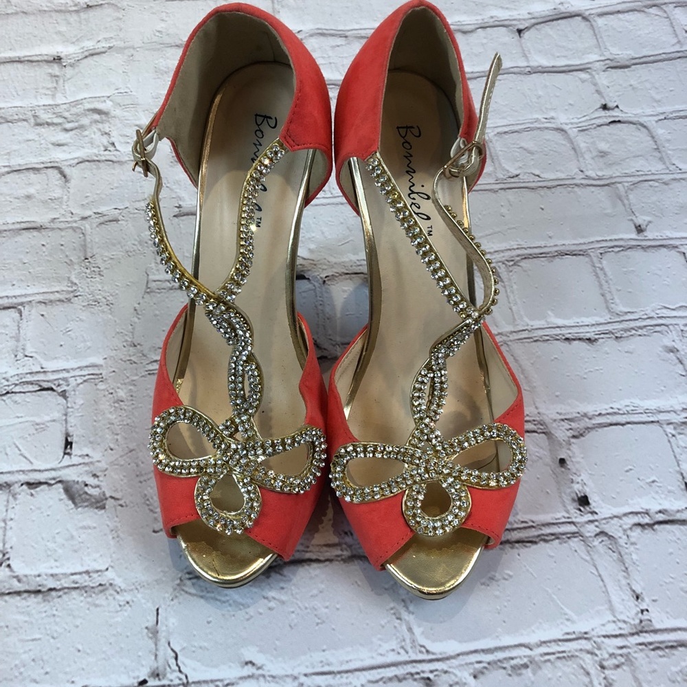 Women’s 7.5 Coral Heels with jewel design